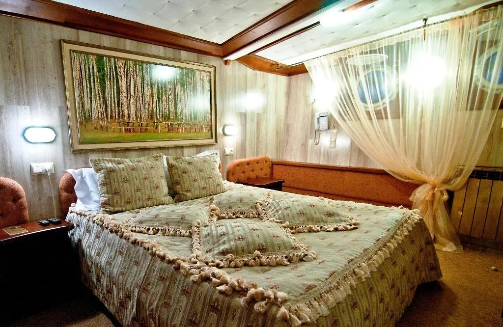Botel Art-Boatel St Andre Ukraine