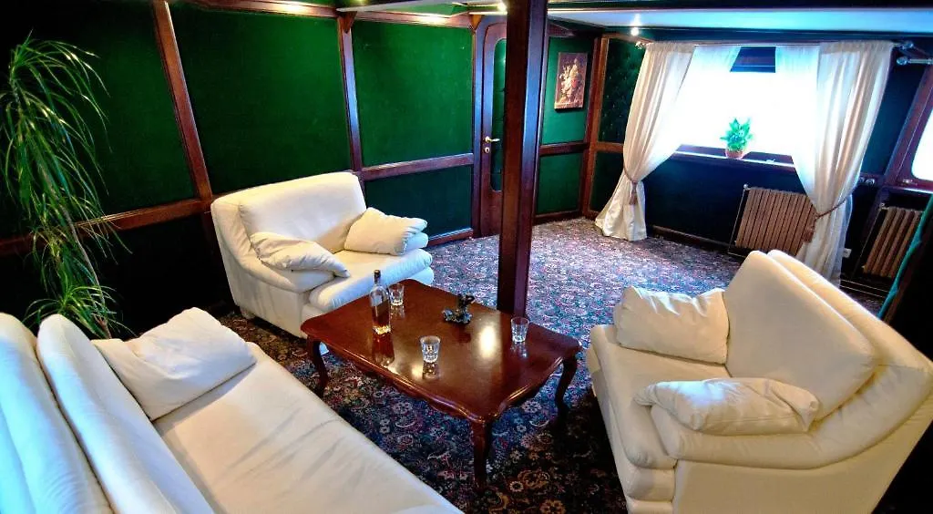 Botel Art-Boatel St Andre