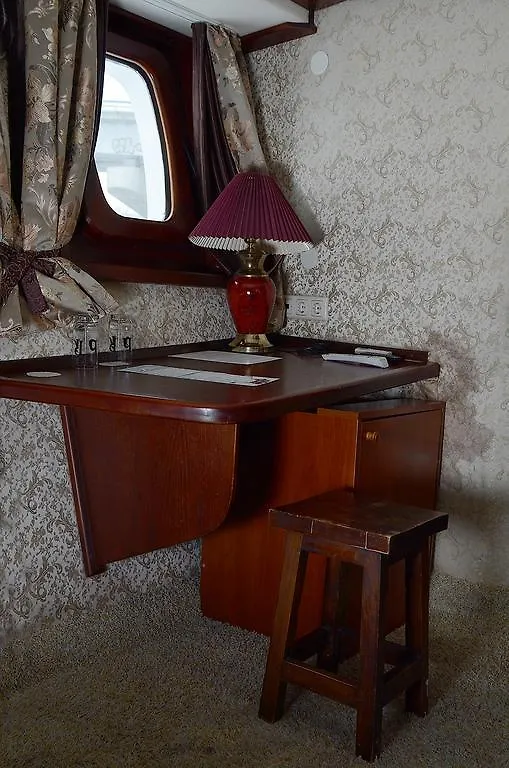 Art-Boatel St Andre Hotel Kiev Botel