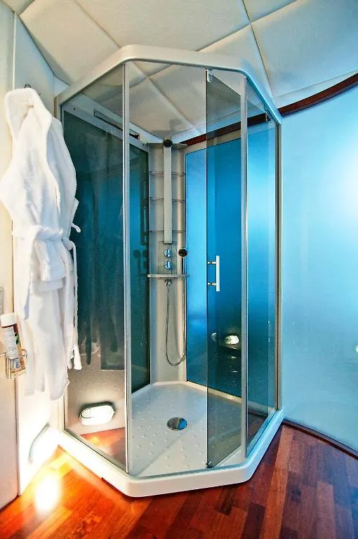 Art-Boatel St Andre Hotel Kiev Botel
