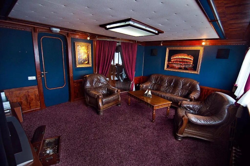 Botel Art-Boatel St Andre