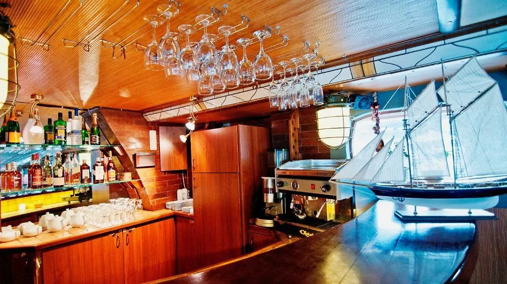 Botel Art-Boatel St Andre Hotel Kiev Oekraïne