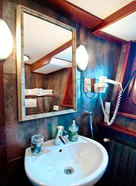 Botel Art-Boatel St Andre Hotel Kiev Oekraïne
