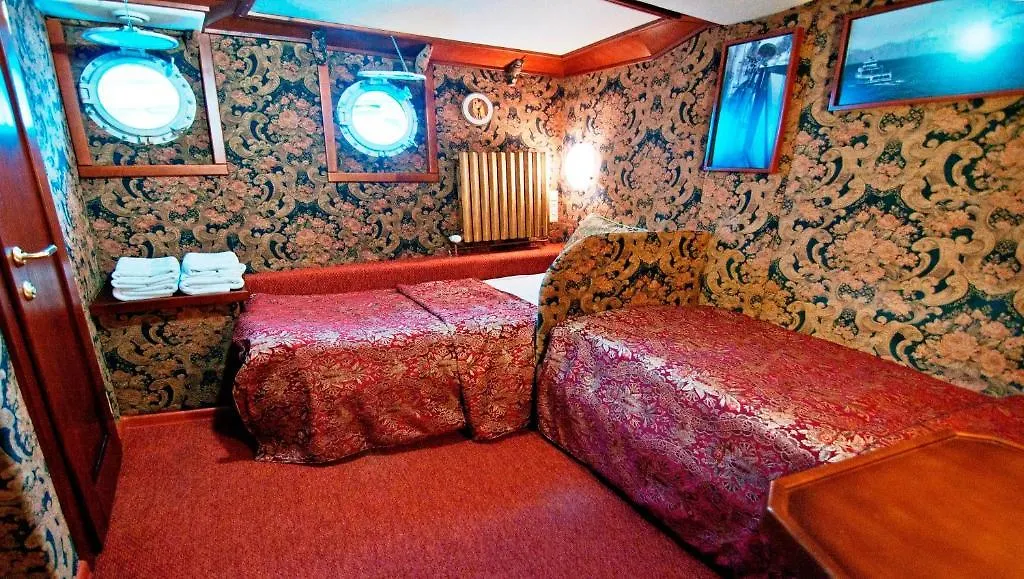 Art-Boatel St Andre Botel Kyiv